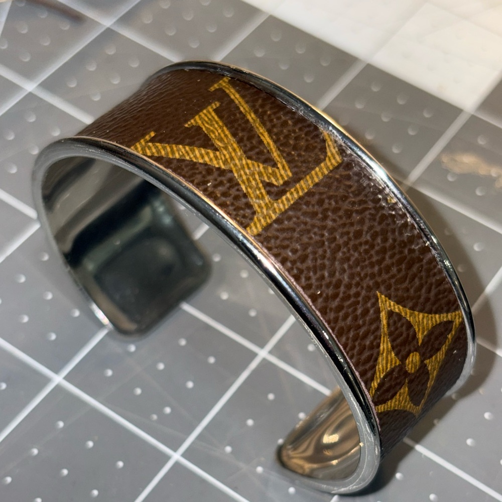 LV monogram cuff bracelet - Picture 2 of 8